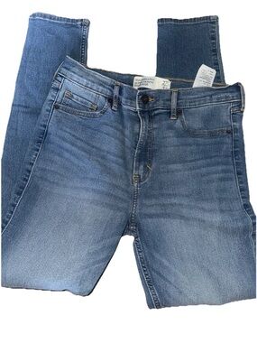Women’s High-Rise Abercrombie & Fitch skinny jeans size 4s